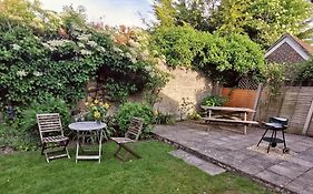 Beautiful Gate House A 4 Minute Walk From Beach