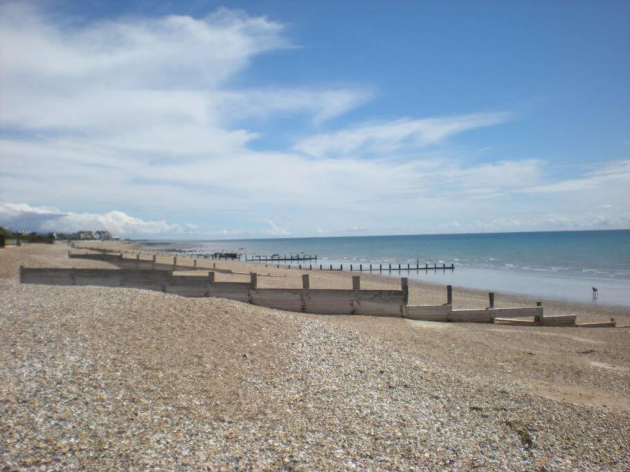Beautiful Gate House A 4 Minute Walk From Beach Bognor Regis Exterior photo