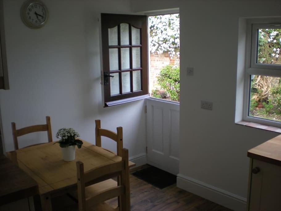 Beautiful Gate House A 4 Minute Walk From Beach Bognor Regis Exterior photo