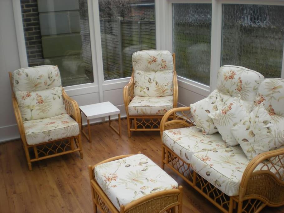Beautiful Gate House A 4 Minute Walk From Beach Bognor Regis Exterior photo